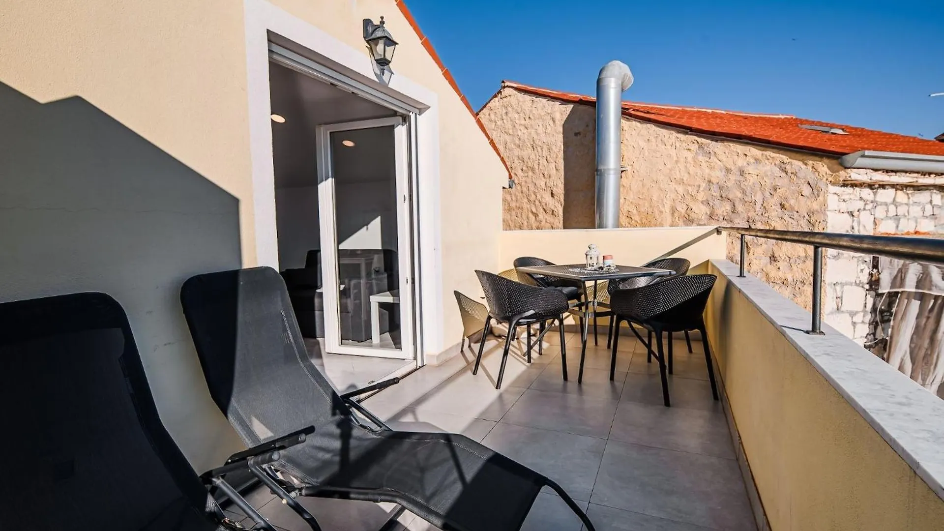 Sleek And Stylish Umag Apartments With Sea View - Two Bedroom Apartment With Terrace Chorvatsko