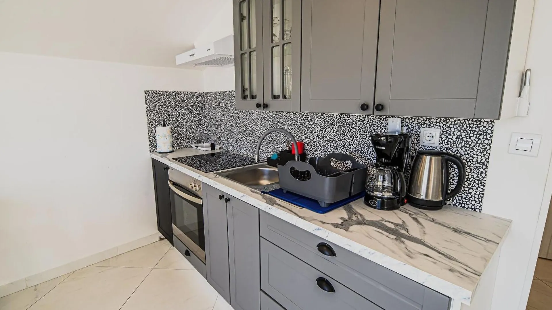 Sleek And Stylish Umag Apartments With Sea View - Two Bedroom Apartment With Terrace 0*,